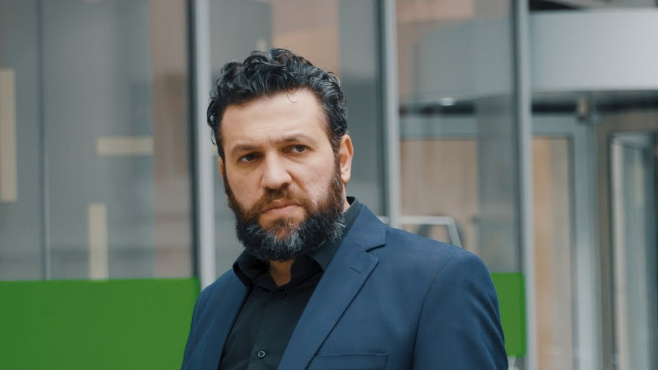 zeher-tulugunun-tamasacilara-daha-cox-sevdirdiyi-taleh-yuzbeyov