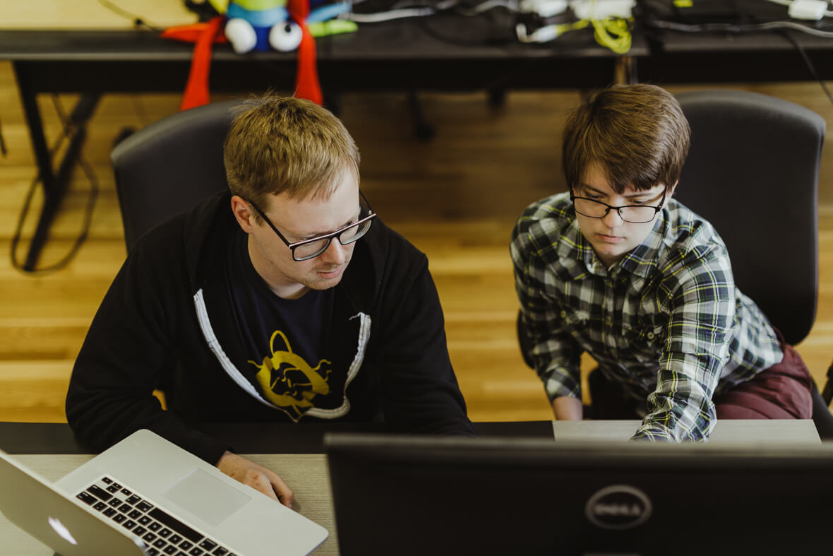 niye-junior-developerler-ilk-isini-tapmaqda-cetinlik-cekirler