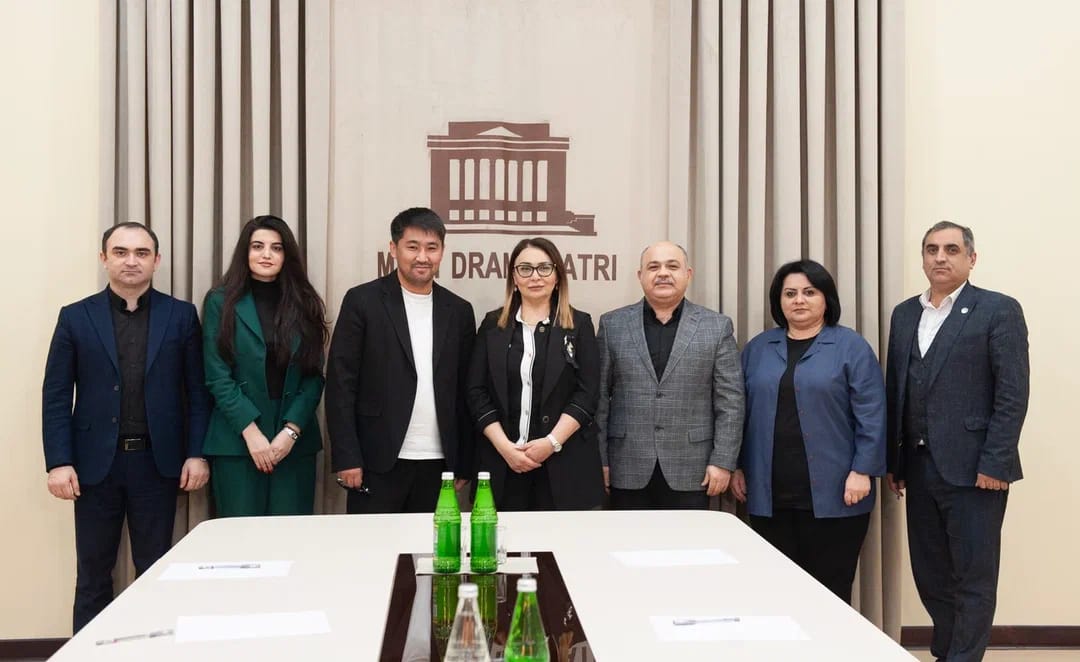 qazaxistanin-taninmis-rejissoru-akademik-milli-dram-teatrinda